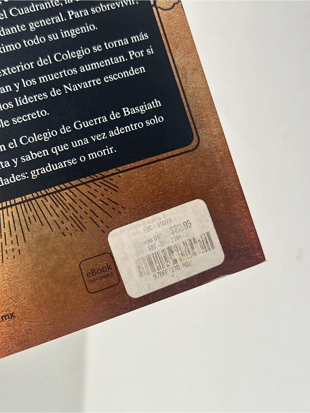 Nwt Fourth Wing Book - Spanish Version (Alas De Sangre) — image 3 of 3